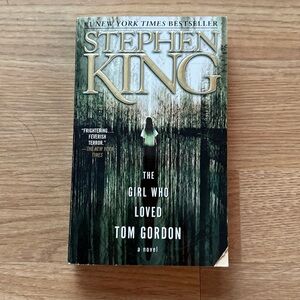 The Girl Who Loved Tom Gordon by Stephen King First Pocket Book Printing 2000